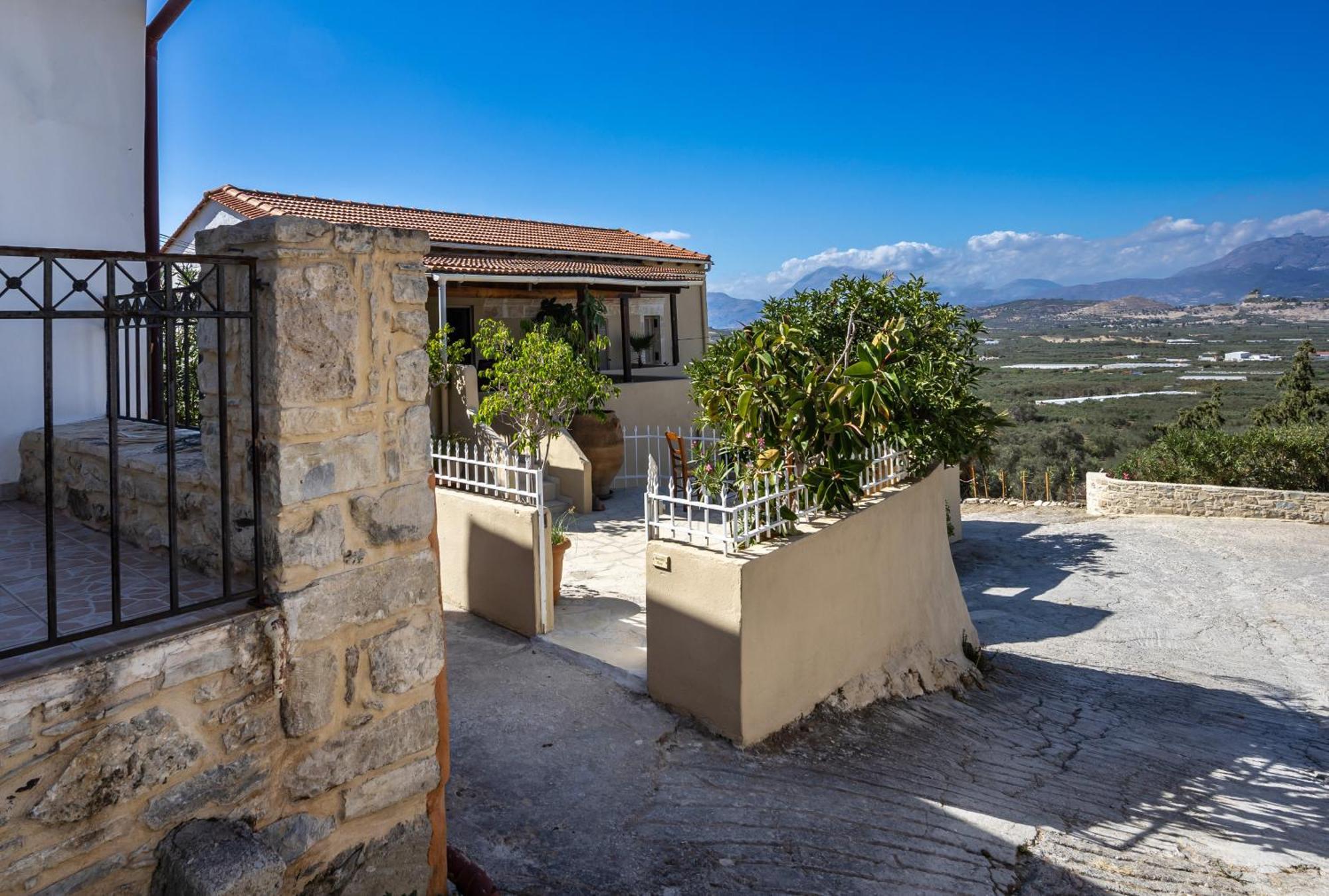 Serenity View - Traditional Village Apartment Kouses Exterior photo