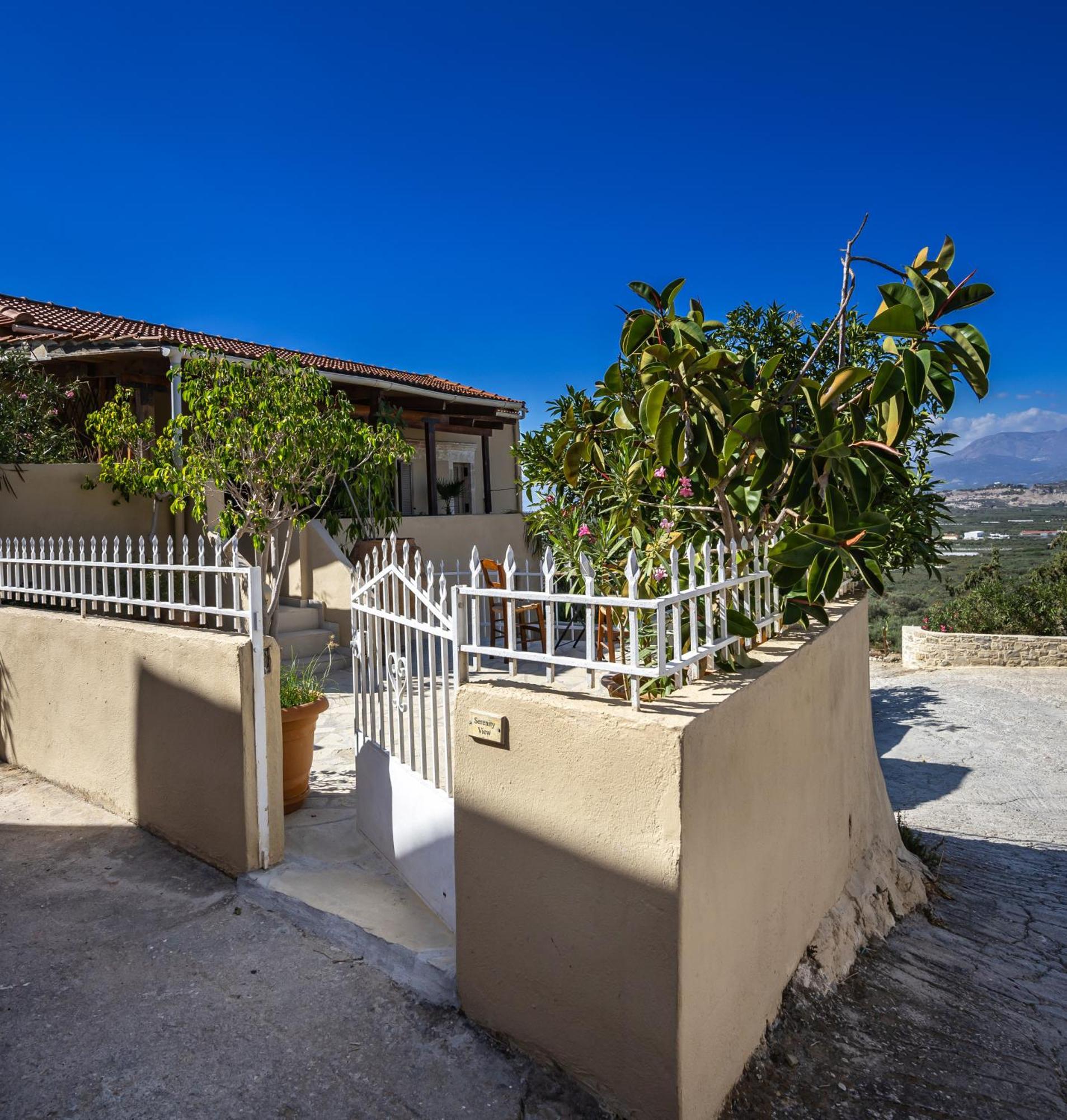 Serenity View - Traditional Village Apartment Kouses Exterior photo